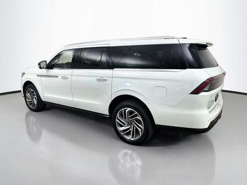 White Metallic 2025 Lincoln Navigator Reserve