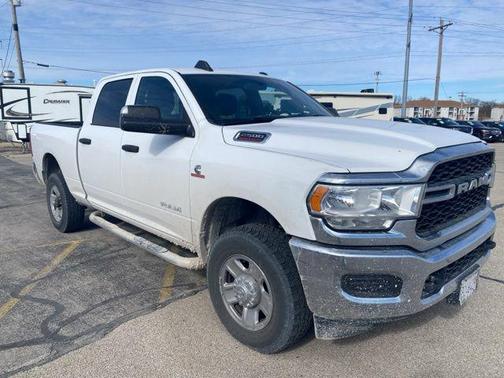 2022 RAM 2500 Tradesman Crew Cab 4x4 6'4' Box