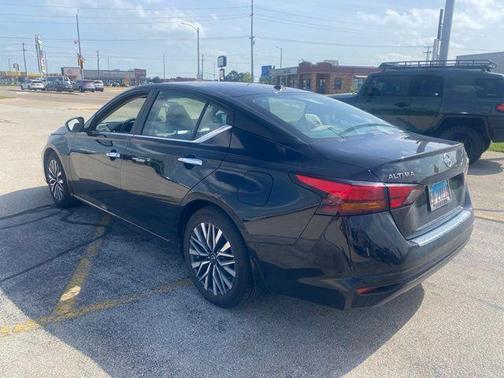 Super Black Clearcoat 2023 Nissan Altima 2.5 SV