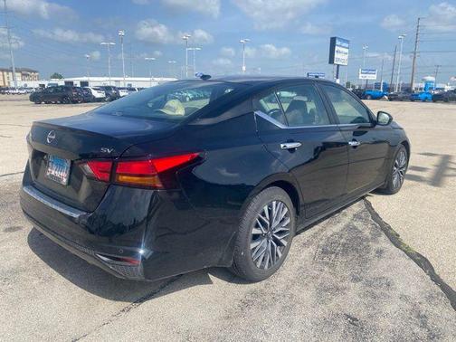 Super Black Clearcoat 2023 Nissan Altima 2.5 SV
