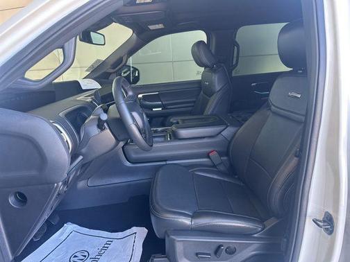 White Metallic 2025 Ford Expedition Platinum