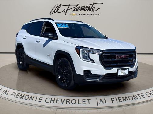 Summit White 2024 GMC Terrain AWD AT4