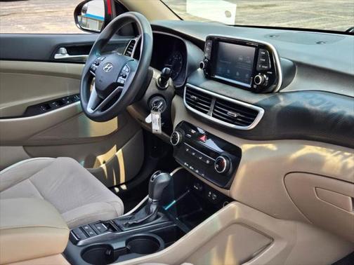 2021 Hyundai TUCSON SE