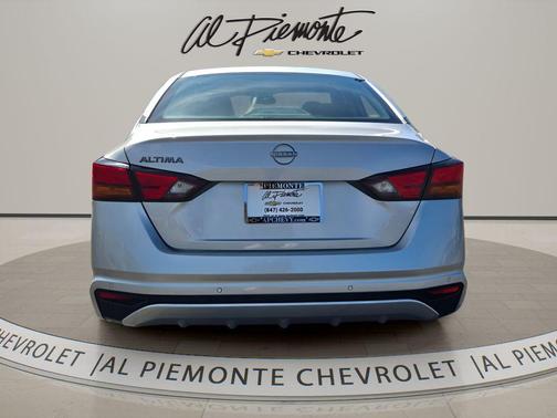 Brilliant Silver Metallic 2023 Nissan Altima S FWD
