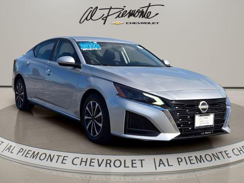 Brilliant Silver Metallic 2023 Nissan Altima S FWD