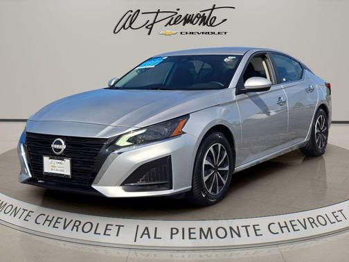 Brilliant Silver Metallic 2023 Nissan Altima S FWD