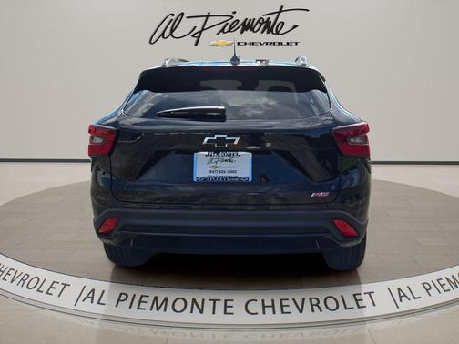 Mosaic Black Metallic 2026 Chevrolet Trax FWD 2RS