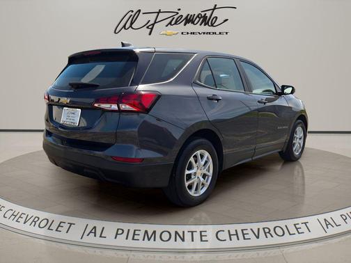 Iron Gray Metallic 2022 Chevrolet Equinox LS