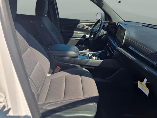 Summit White 2024 Chevrolet Traverse LT