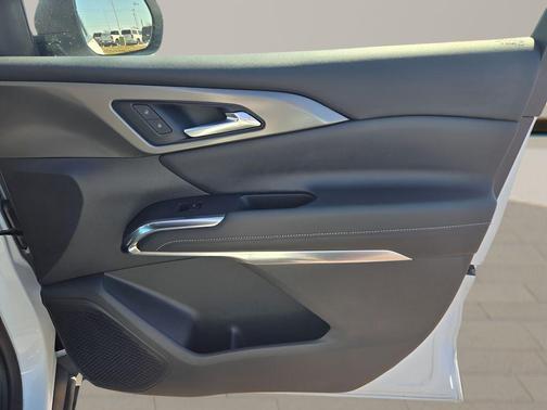 Summit White 2024 Chevrolet Traverse LT