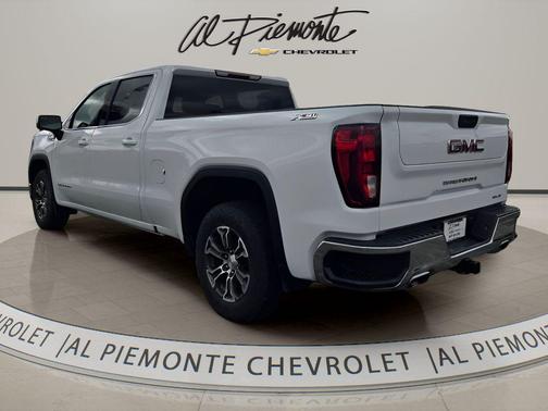 Summit White 2024 GMC Sierra 1500 SLE
