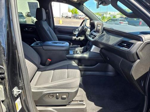 2023 Chevrolet Suburban LS