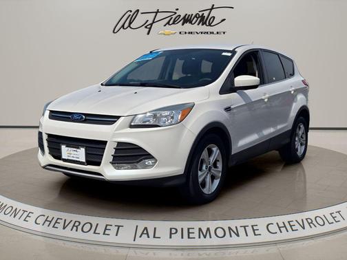 White Platinum 2015 Ford Escape SE