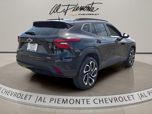 Mosaic Black Metallic 2026 Chevrolet Trax FWD 2RS