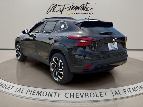 Mosaic Black Metallic 2026 Chevrolet Trax FWD 2RS