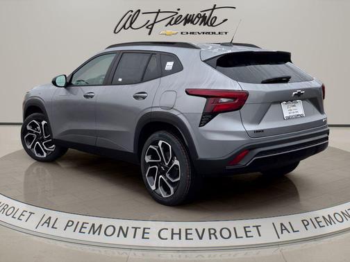 Sterling Gray Metallic 2026 Chevrolet Trax FWD 2RS