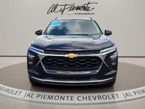 Black Metallic 2025 Chevrolet Trax LT