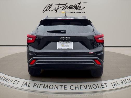 Mosaic Black Metallic 2026 Chevrolet Trax FWD 2RS