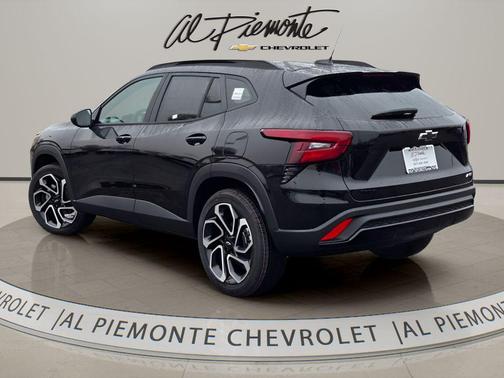 Mosaic Black Metallic 2026 Chevrolet Trax FWD 2RS