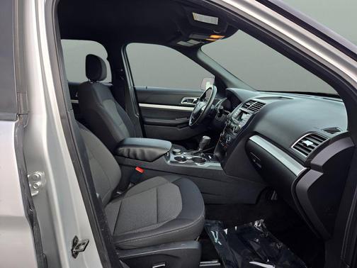 Ingot Silver 2017 Ford Explorer XLT