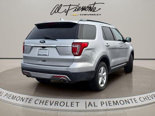 Ingot Silver 2017 Ford Explorer XLT