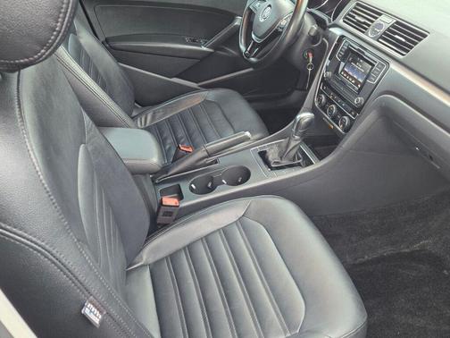 2016 Volkswagen Passat 1.8T R-Line