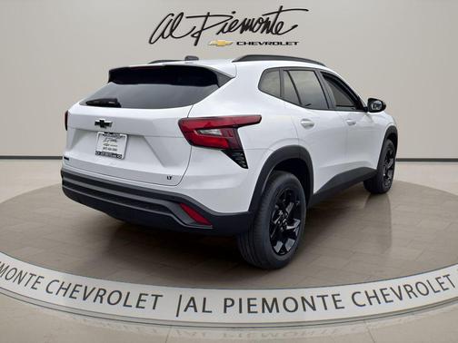 Summit White 2026 Chevrolet Trax LT