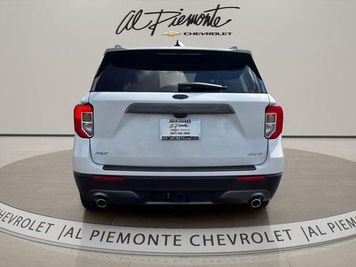 Oxford White 2021 Ford Explorer XLT