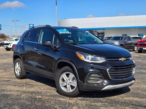 Mosaic Black Metallic 2019 Chevrolet Trax LT
