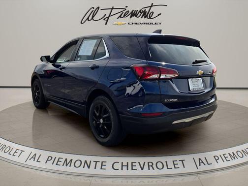 Blue Glow Metallic 2022 Chevrolet Equinox 1LT