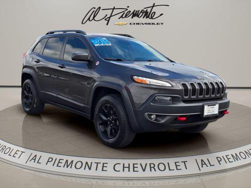 Brilliant Black Crystal Pearlcoat 2014 Jeep Cherokee Trailhawk