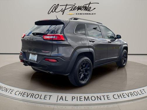 Brilliant Black Crystal Pearlcoat 2014 Jeep Cherokee Trailhawk
