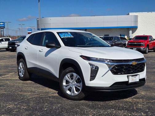 Summit White 2024 Chevrolet Trax LS