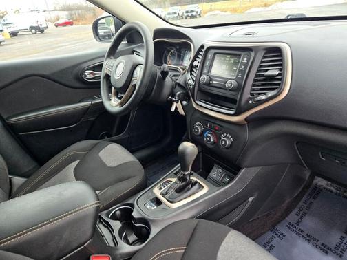 2017 Jeep Cherokee Sport