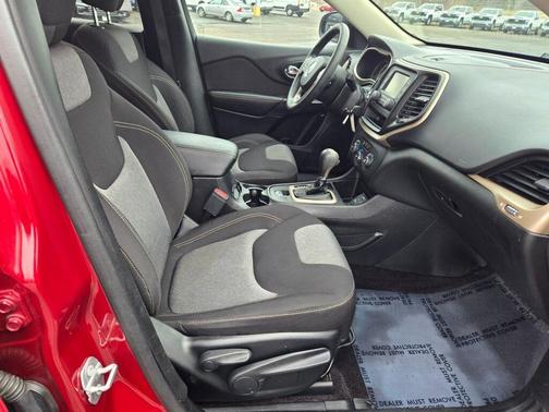 2017 Jeep Cherokee Sport