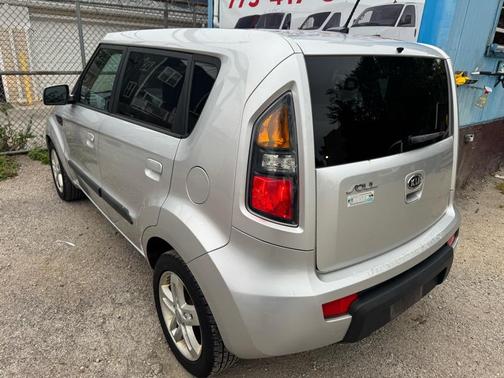 2010 Kia Soul +
