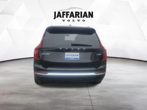 Onyx Black Metallic 2026 Volvo XC90 Plug-In Hybrid T8 Plus
