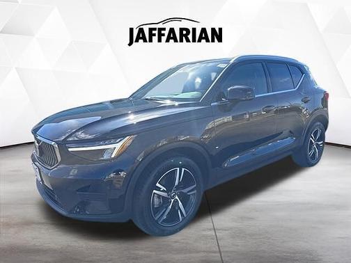 Onyx Black 2025 Volvo XC40 Core