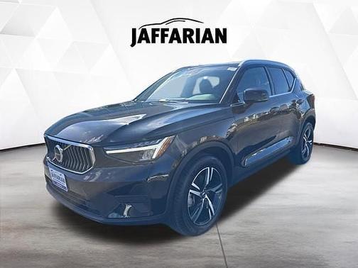 Onyx Black 2025 Volvo XC40 Core