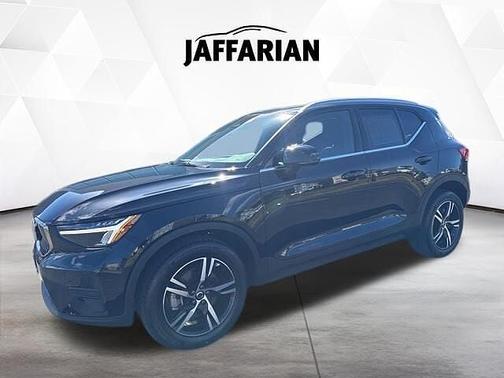 Onyx Black 2025 Volvo XC40 Core