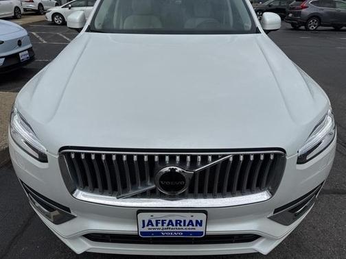 2024 Volvo XC90 B5 Plus Bright Theme
