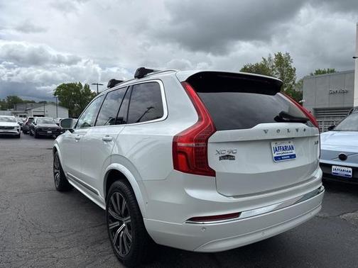 2024 Volvo XC90 B5 Plus Bright Theme