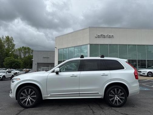 2024 Volvo XC90 B5 Plus Bright Theme