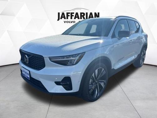 2026 Volvo XC40 B5 Plus