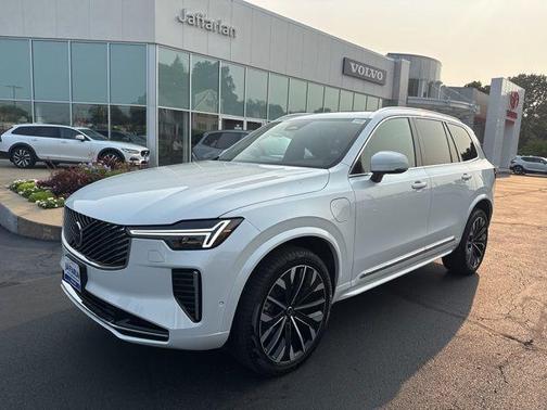 2026 Volvo XC90 T8 PLUS