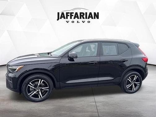 2023 Volvo XC40 Core