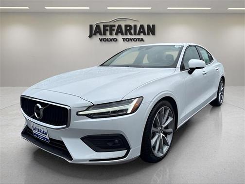 2021 Volvo S60 T6 Momentum