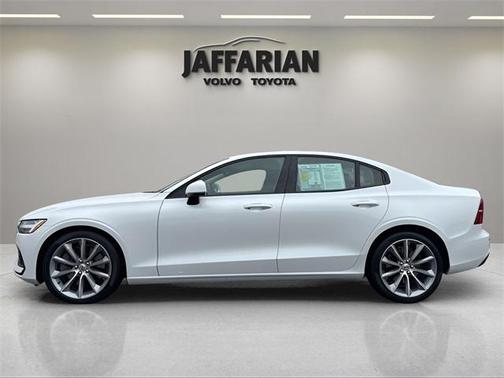 2021 Volvo S60 T6 Momentum