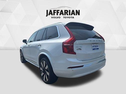 2024 Volvo XC90 Recharge Plug-In Hybrid T8 Plus Bright Theme 7 Passenger