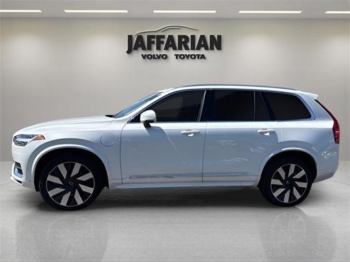 2024 Volvo XC90 Recharge Plug-In Hybrid T8 Plus Bright Theme 7 Passenger